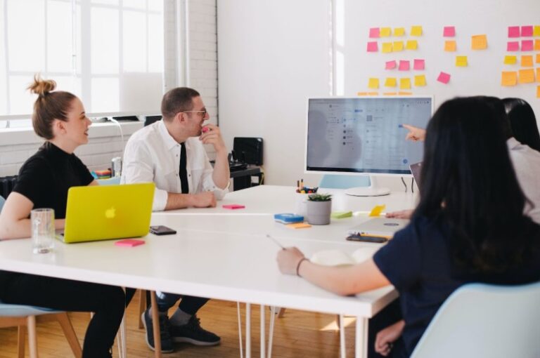 How to Recognize Remote Employees in 2022