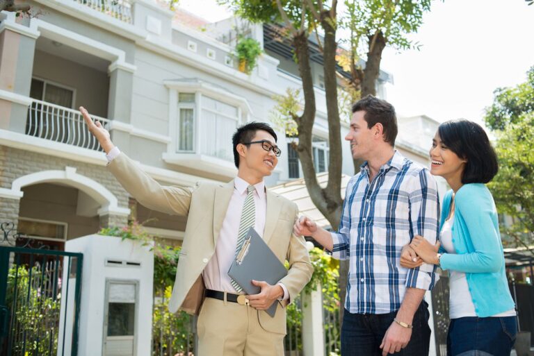 Buying and Selling Land in Texas: How Can a Real Estate Broker Help