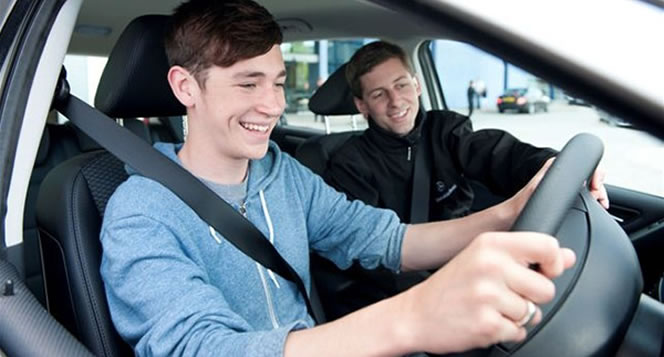 The Advantages of Learning to Drive with a Driving Instructor