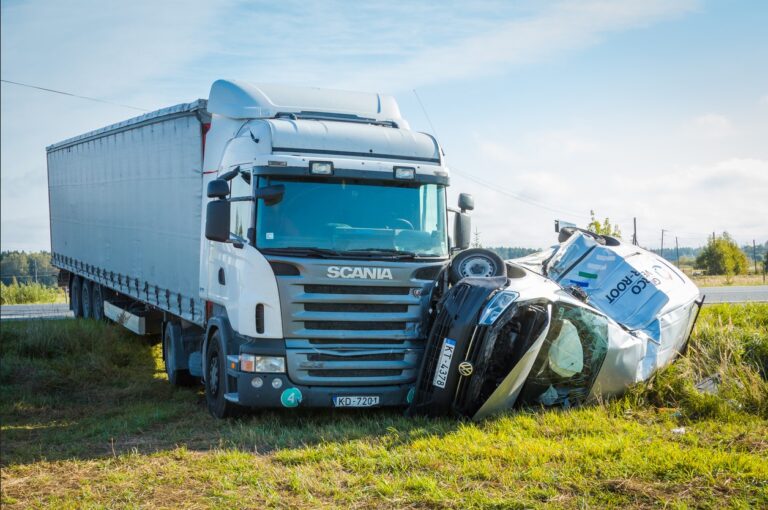5 Reasons To Hire A Truck Accident Lawyer After An Accident