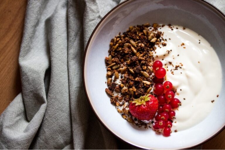 8 Ways to Naturally Treat Your Hypothyroidism