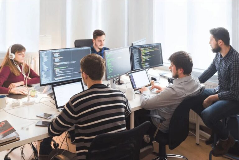 Why do CEOs & CTOs Prefer To Hire Dedicated Software Development Teams In 2022?