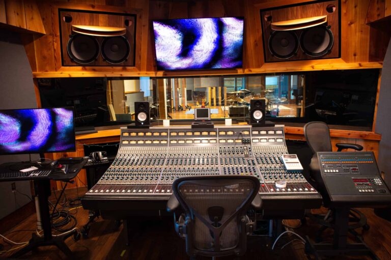 5 Advantages of Recording Studio