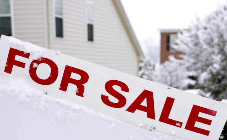 The Swansea Property Market: 5 Tips For Buying And Selling Homes During The Holidays