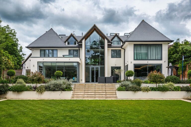 A Luxury House – To Build Or To Buy?