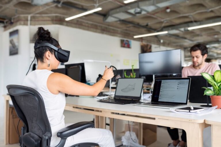 Give Your Business A Boost In This Tech-Oriented World – 4 Tips