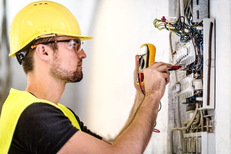 Wiring the Future: The Comprehensive Role of Electricians in Dubai’s Transformative Landscape