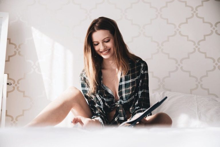 The Synergy of OnlyFans Models and Agencies: Navigating Account Management and Marketing