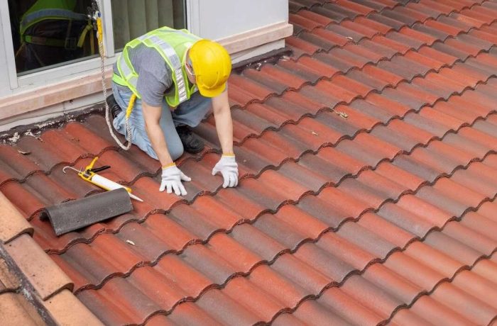 How Roofing Repair Near Me Identifies and Repairs Roof Leak Sources