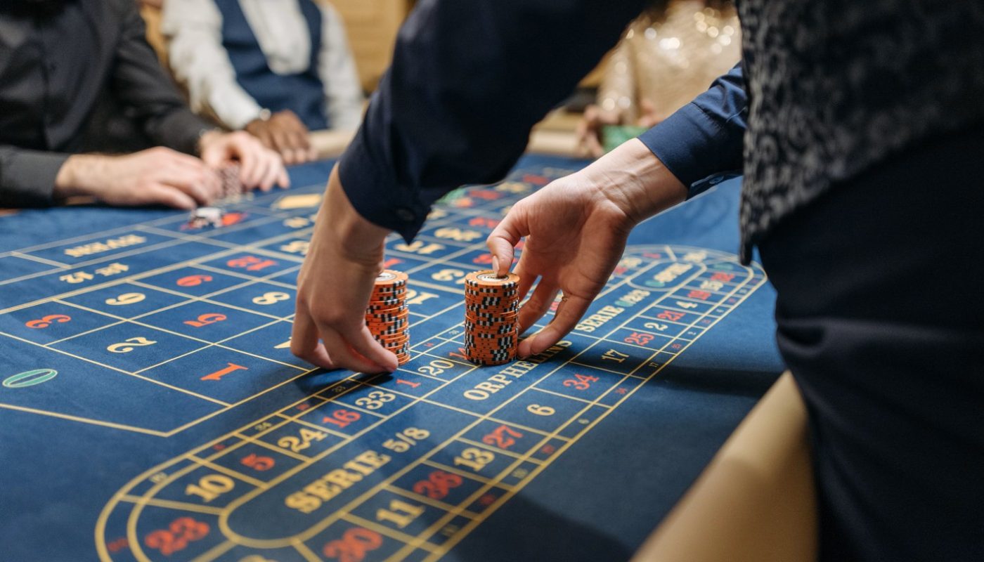 What can businesses learn from the growth strategies of online casinos?